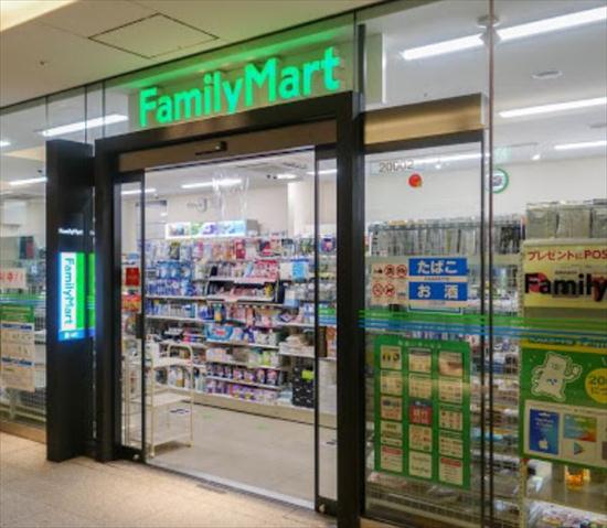 コンビニ　ファミリーマートメトロ外苑前店（コンビニ）まで478m