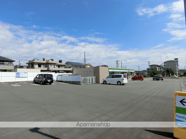 コンビニ　ファミリーマート（コンビニ）まで992m