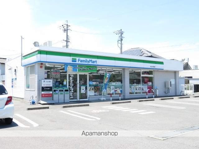 コンビニ　ファミリーマート（コンビニ）まで616m