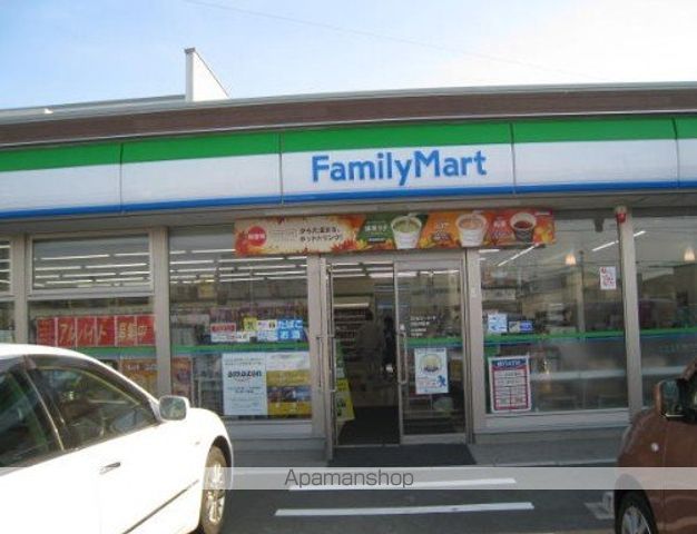 コンビニ　ファミリーマート（コンビニ）まで518m