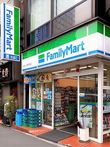 コンビニ　ファミリーマート タカノ西新宿（コンビニ）まで83m