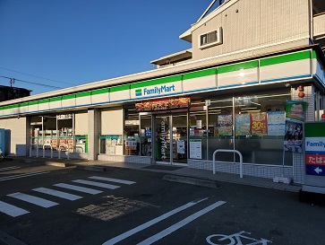 コンビニ　ファミリーマート川崎鷺沼店（コンビニ）まで222m