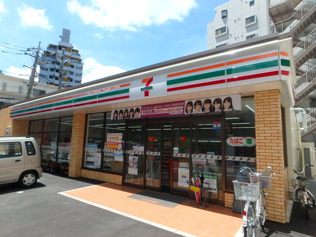 コンビニ　セブンイレブン足立綾瀬2丁目店（コンビニ）まで275m