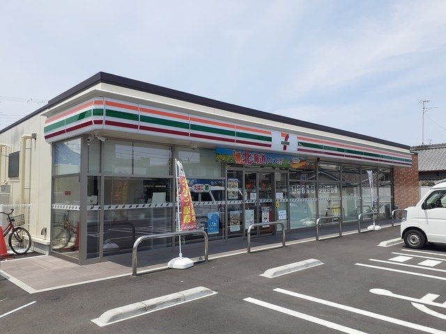 コンビニ　セブンイレブン様（コンビニ）まで377m