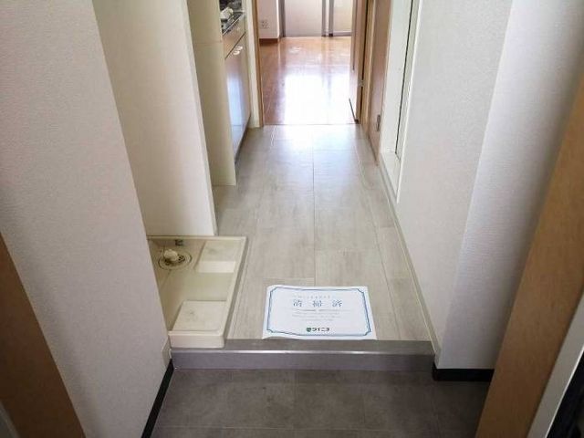 玄関　参考写真（同物件別部屋）