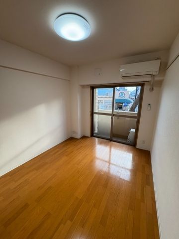 居室・リビング　参考写真（同物件別部屋）