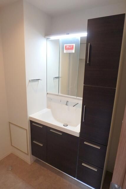 洗面設備　写真は同タイプ住居です。
