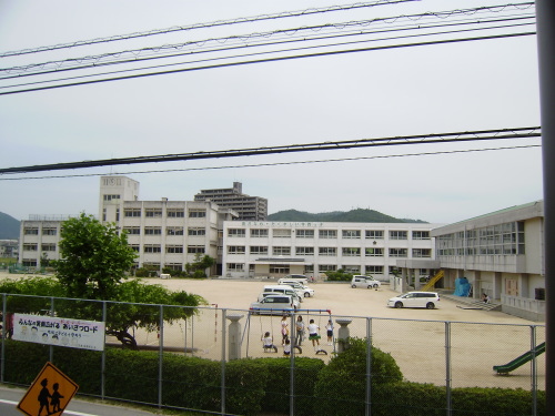 小学校　東広島市立寺西小学校（小学校）まで415m