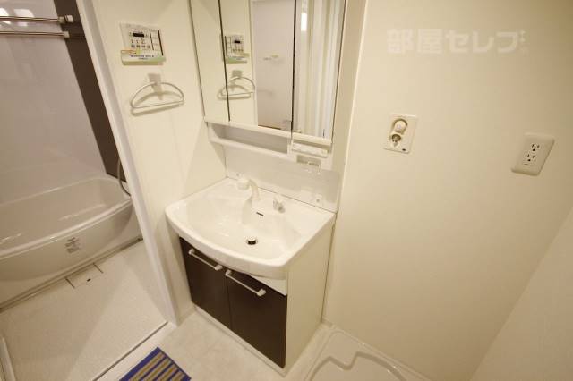 洗面設備　１０２号室の写真を使用しています。