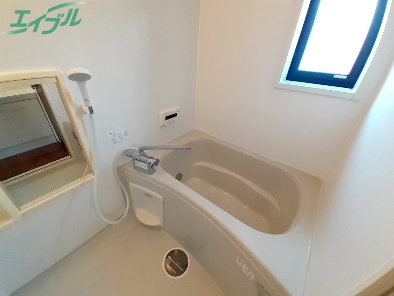 バス・シャワールーム　別部屋反転参考写真です
