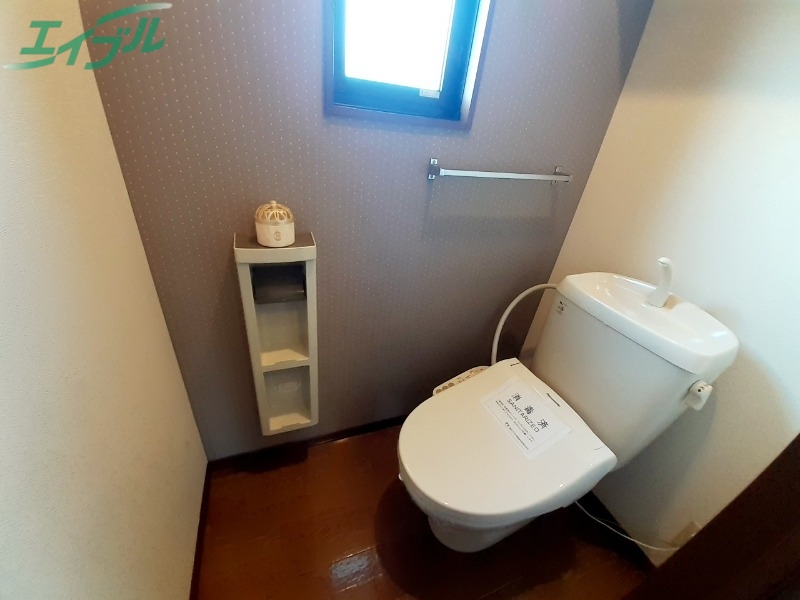 トイレ　別部屋反転参考写真です