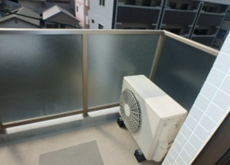 バルコニー　天気良い日の洗濯物はこちらで