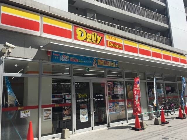 コンビニ　デイリーヤマザキ福岡西新4丁目店（コンビニ）まで119m