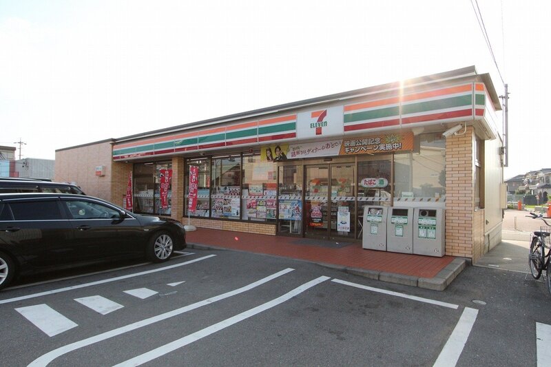 コンビニ　セブンイレブン名古屋服部3丁目店（コンビニ）まで386m