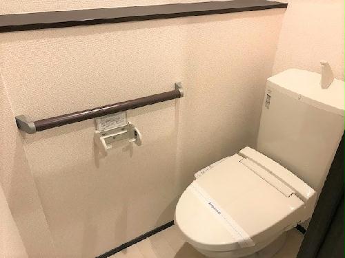 トイレ　1Ｆのみ手すり付き