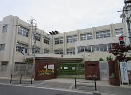 小学校　大阪市立鶴見小学校（小学校）まで320m