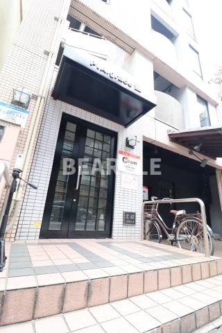 エントランス　落ち着いたエントランスです