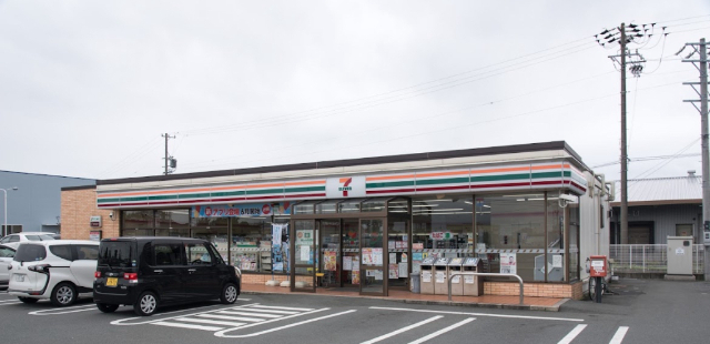 コンビニ　セブンイレブン浜松貴平町店（コンビニ）まで806m
