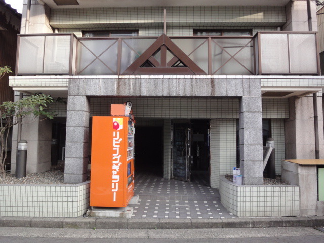 エントランス　自動販売機あり