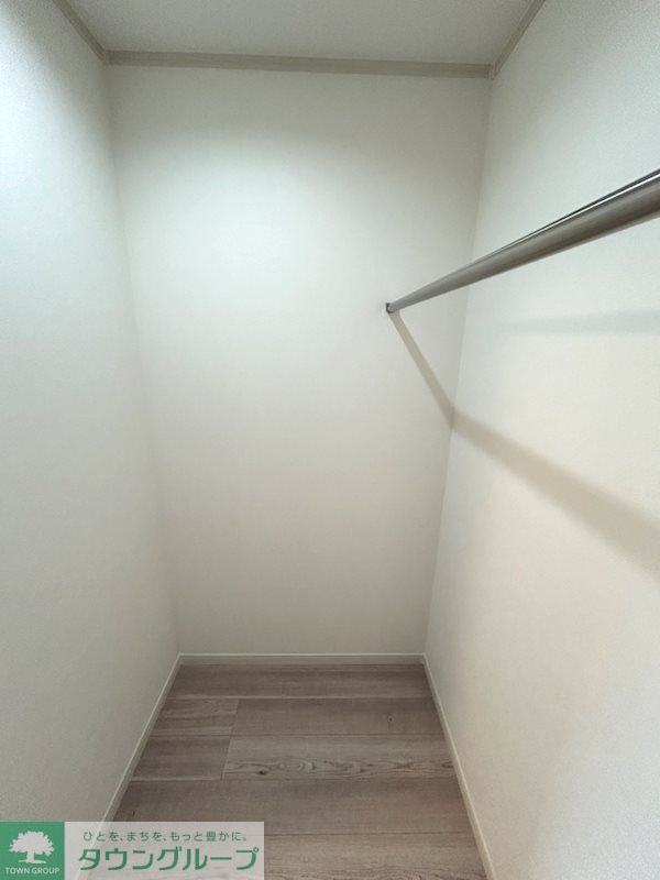 収納　ナチュラルな木目調の床材・建具を使用しており、温かい空間を…