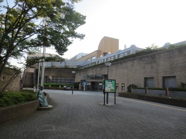 図書館　市川市中央図書館（図書館）まで1003m