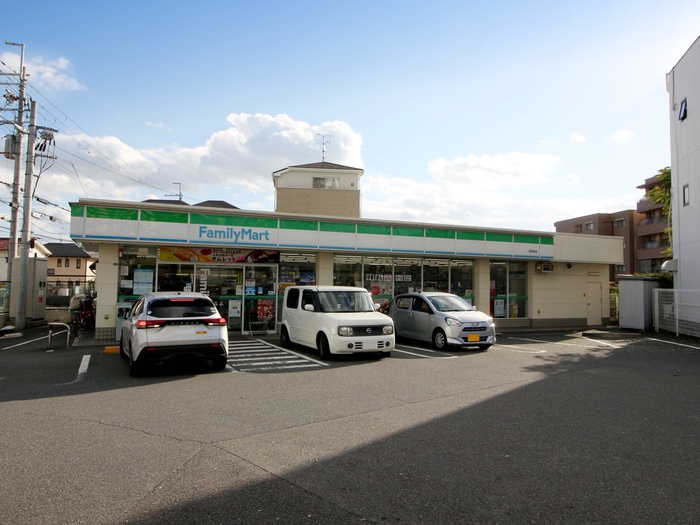 コンビニ　ファミリーマート箕面稲店（コンビニ）まで354m