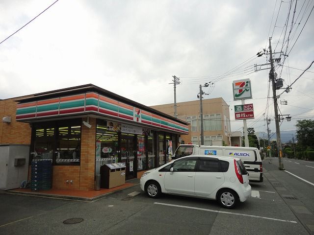 コンビニ　セブンイレブン亀岡横町五葉乃松酒店（コンビニ）まで624m