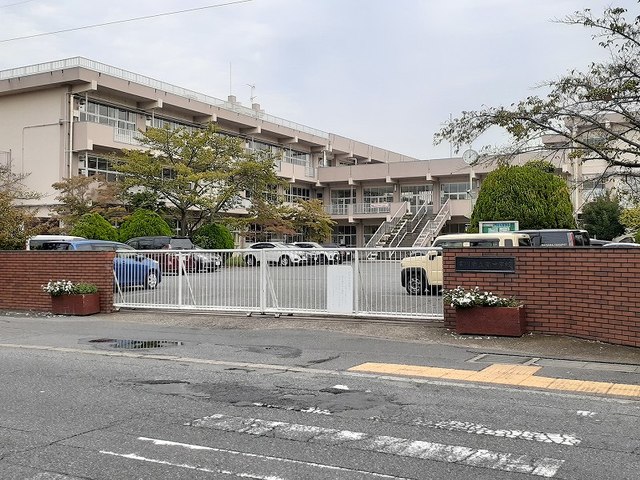 中学校　吉川市立南中学校（中学校）まで210m