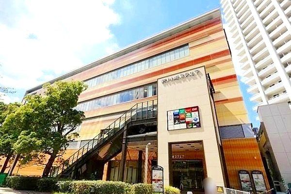 ショッピングセンター　新川崎スクエア（ショッピングセンター）まで185m