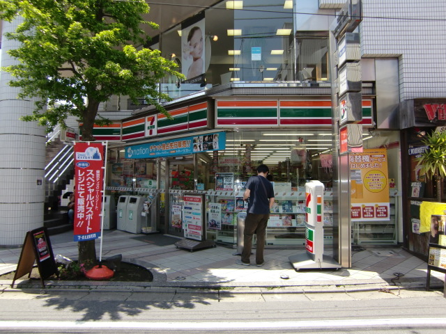 コンビニ　セブンイレブン世田谷下北沢店（コンビニ）まで165m