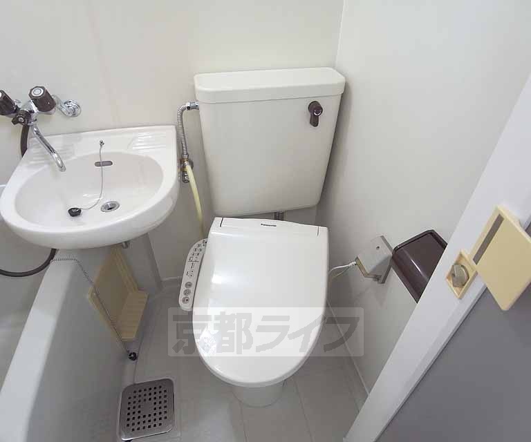 トイレ　ウォシュレット付きのトイレです。