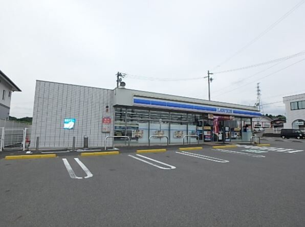 コンビニ　ローソン 亀山川合店（コンビニ）まで202m