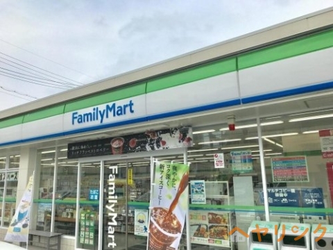 コンビニ　ファミリーマート江向町三丁目店（コンビニ）まで603m