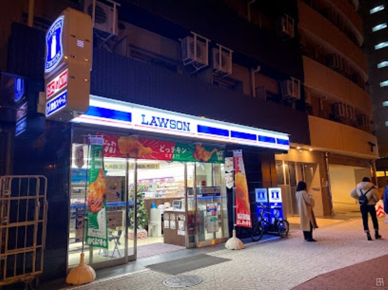 コンビニ　ローソン西本町三丁目店（コンビニ）まで23m