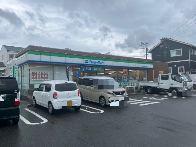 コンビニ　ファミリーマート戸畑中原東２丁目店（コンビニ）まで74m