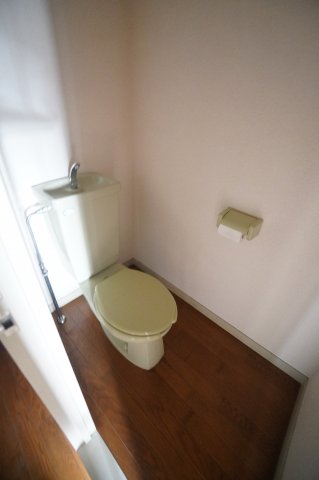 トイレ　※同物件・反転タイプの写真です。