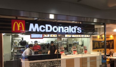 飲食店　マクドナルド水天宮前東京シティエアターミナル店（飲食店）まで155m