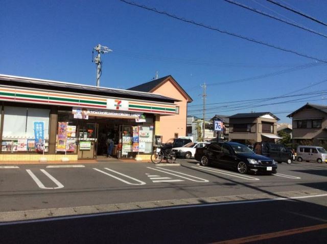 コンビニ　セブンイレブン（コンビニ）まで490m