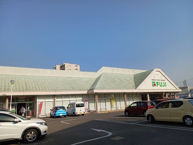 スーパー　フジ松末店様（スーパー）まで250m