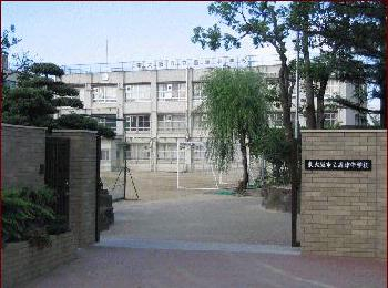 中学校　東大阪市立盾津中学校（中学校）まで579m