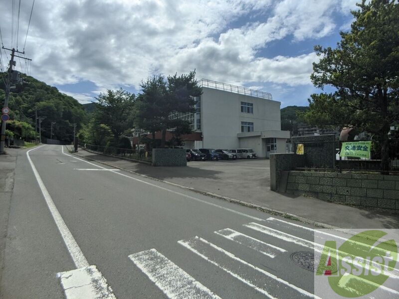 中学校　札幌市立宮の森中学校（中学校）まで1711m