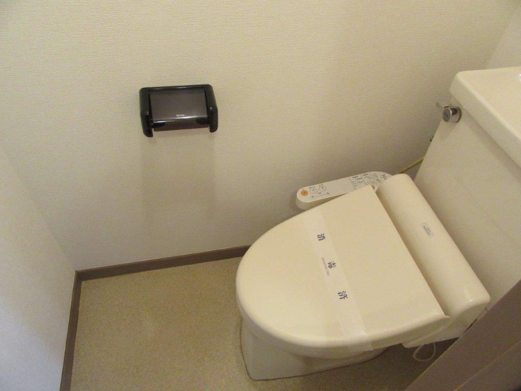 京王井の頭線 高井戸駅 徒歩10分 4階建 築39年のトイレ写真