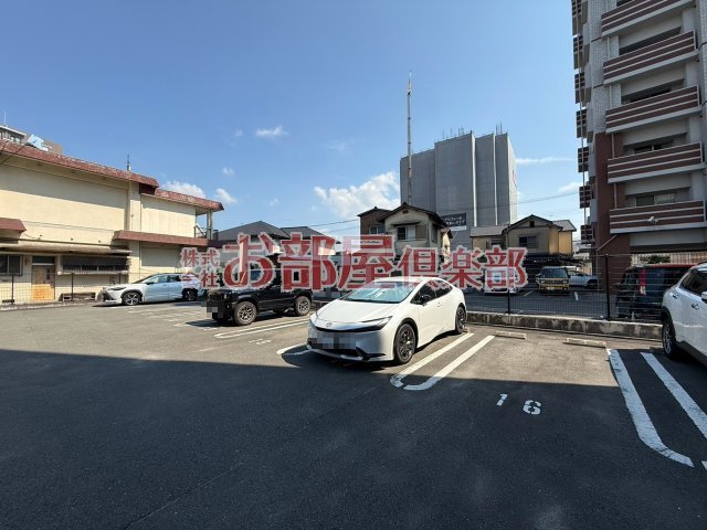 駐車場　駐車場があるので、車を買う予定の方も安心です