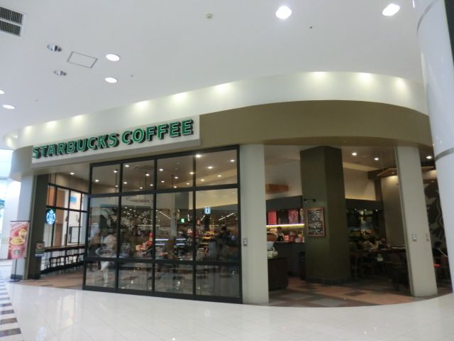 飲食店　スターバックスコーヒー越谷イオンレイクタウンｋａｚｅ店（飲食店）まで665m