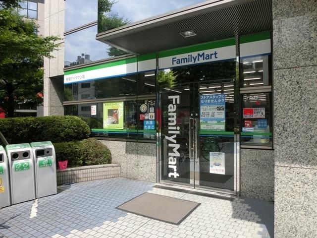 コンビニ　ファミリーマート（コンビニ）まで71m