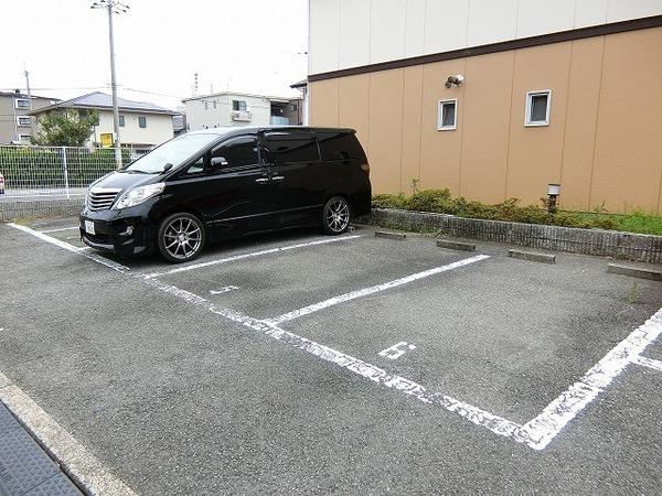 駐車場　敷地内駐車場！