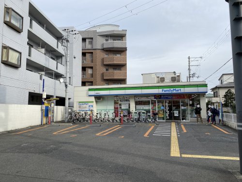 コンビニ　ファミリーマート 堺鳳東町店（コンビニ）まで221m