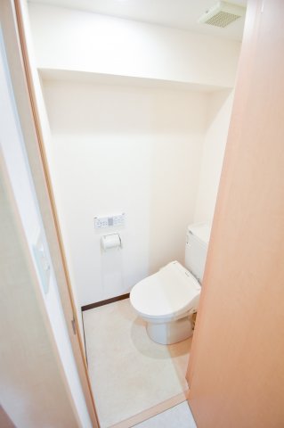 トイレ　清潔感があるトイレです。入るとホッとする、そんな空間。