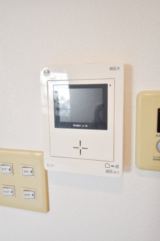 セキュリティ　TVモニターホンは安心ですね。誰か確認してから開けて下さいね