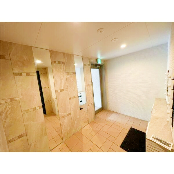 エントランス　セキュリティに配慮しオートロック設備採用です♪